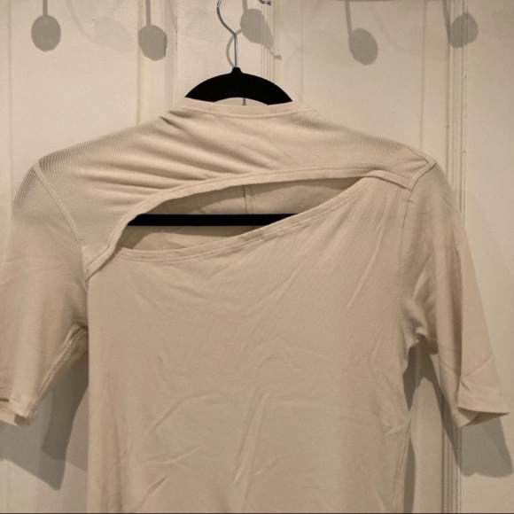 Lululemon Keyhole Shirt - Picture 3 of 7